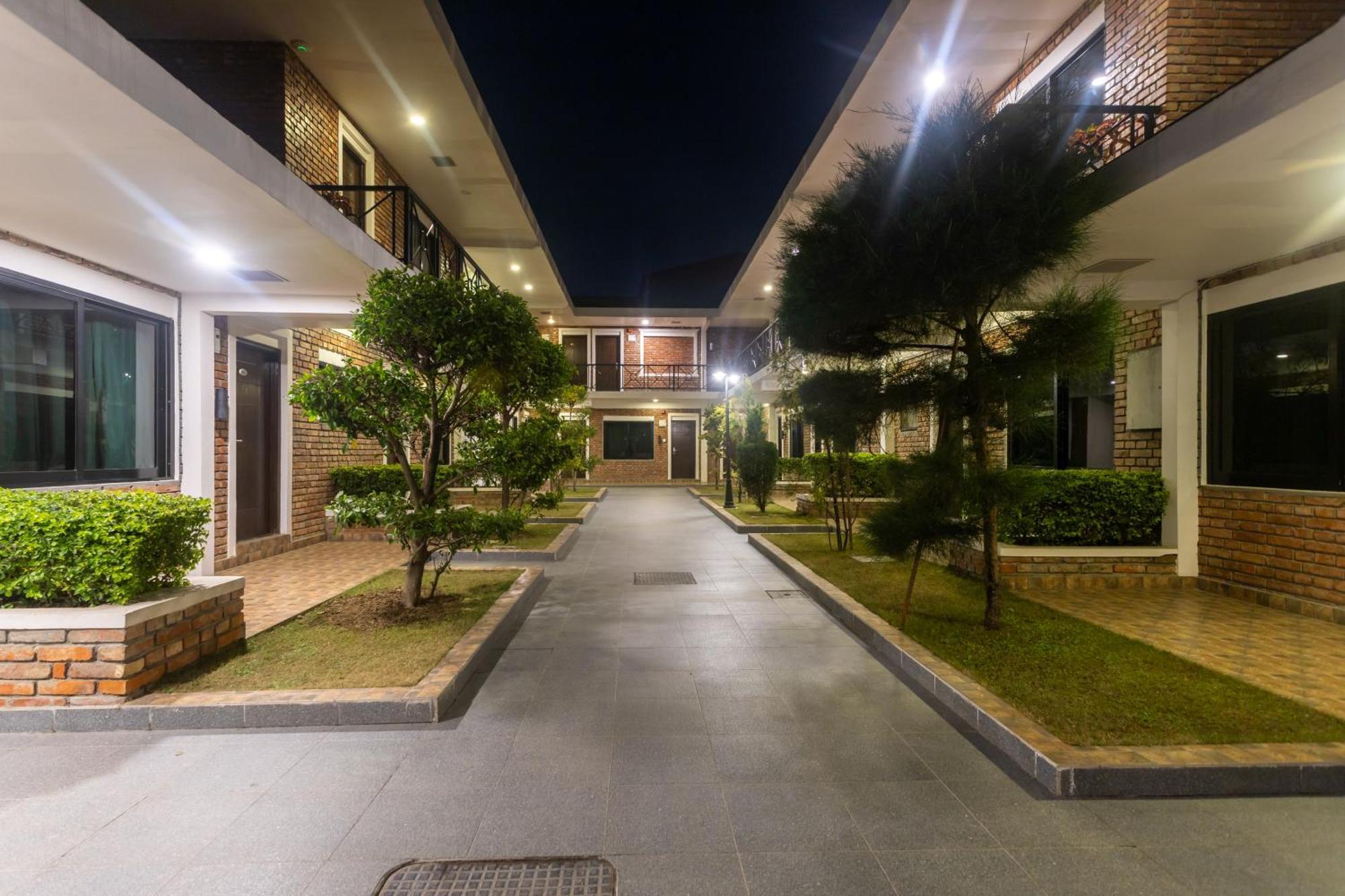 Dreamland Gold Resort & Hotel Siddharthanagar Exterior photo